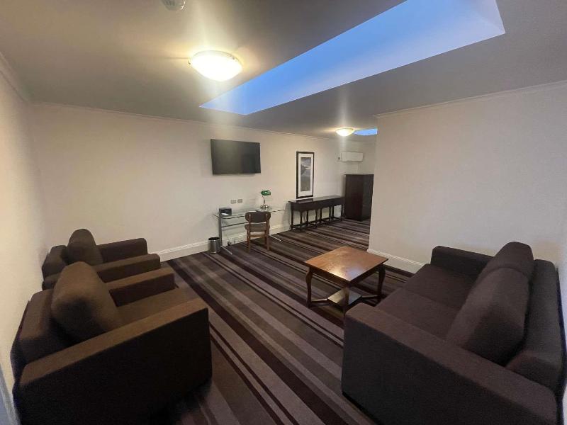 Mercure Canberra image