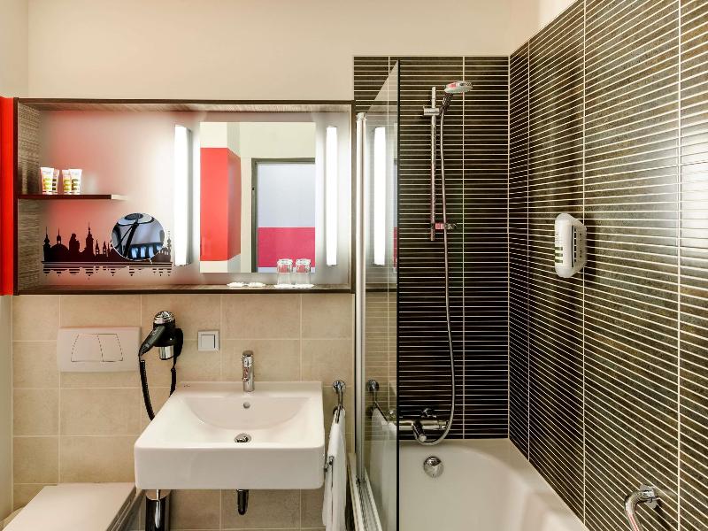 Mercure Hotel Wuerzburg Am Mainufer image