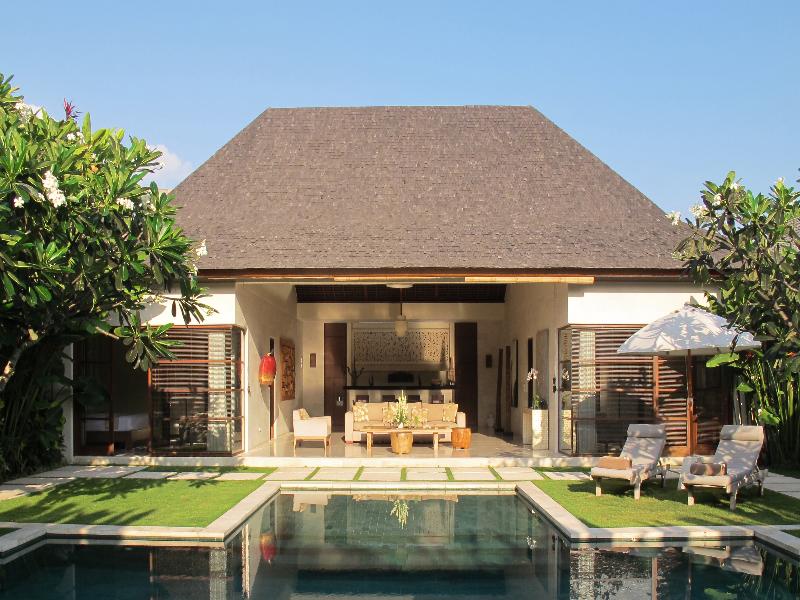 Nyaman Villas image