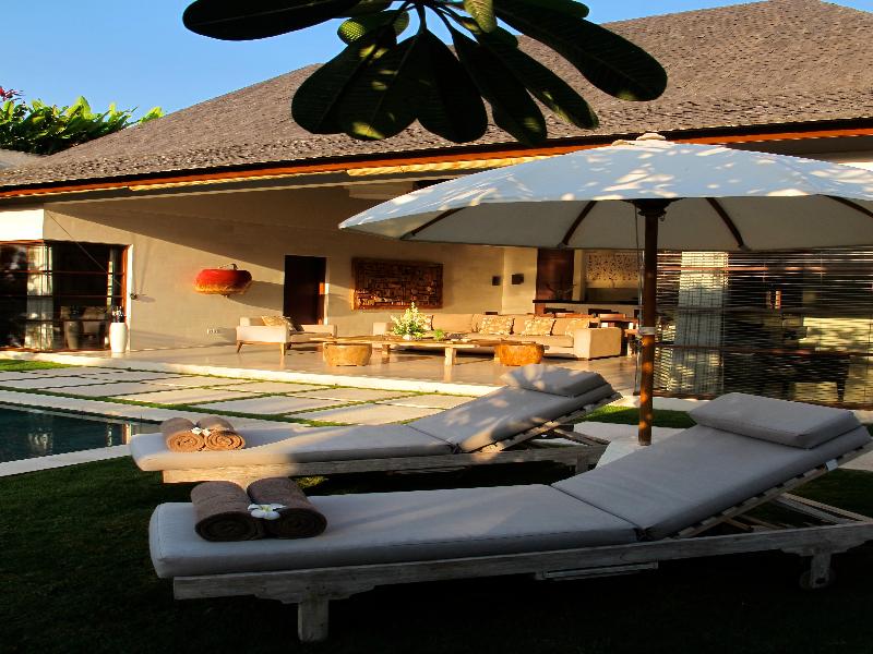Nyaman Villas image