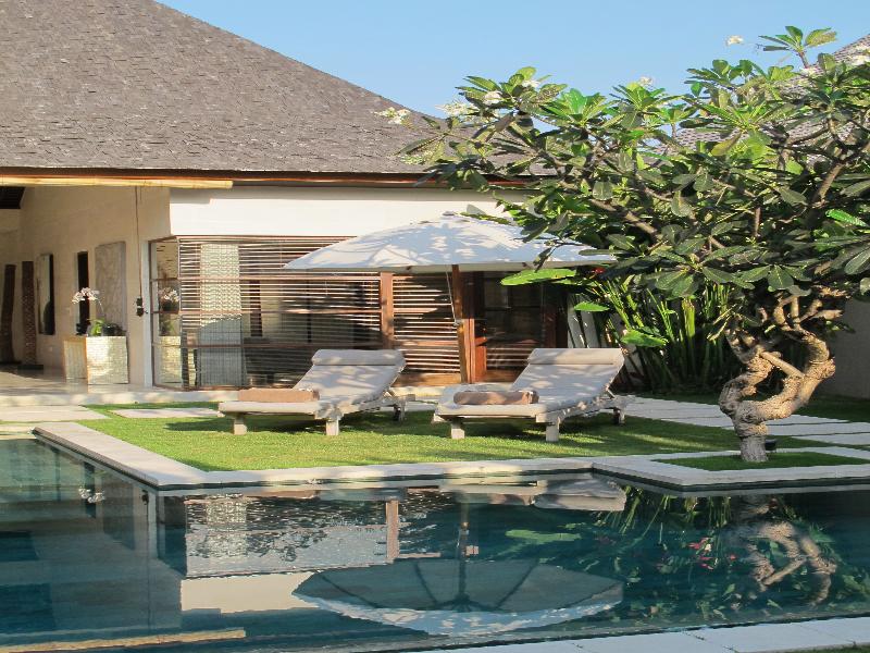 Nyaman Villas image