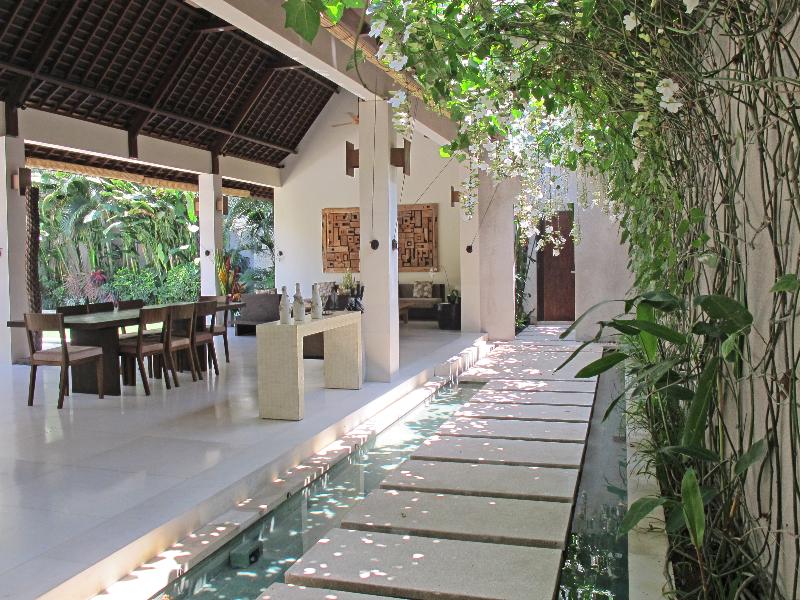 Nyaman Villas image