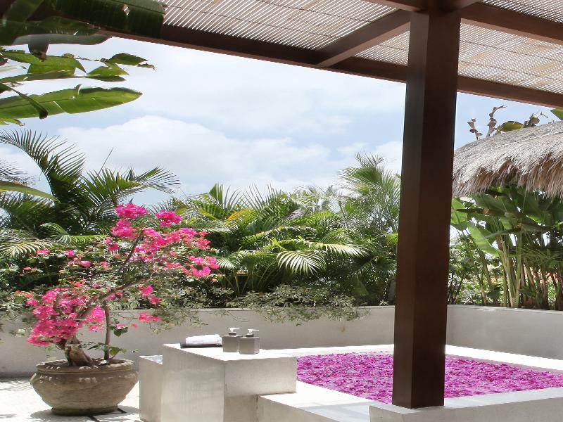 Nyaman Villas image