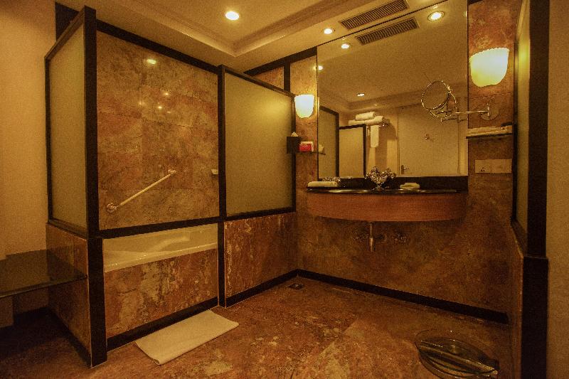 Crowne Plaza Chennai Adyar Park image