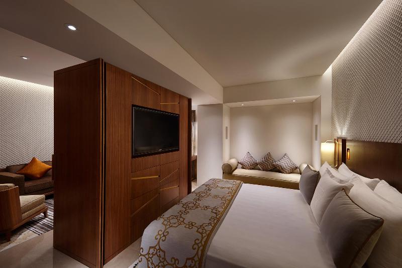 Crowne Plaza Chennai Adyar Park image