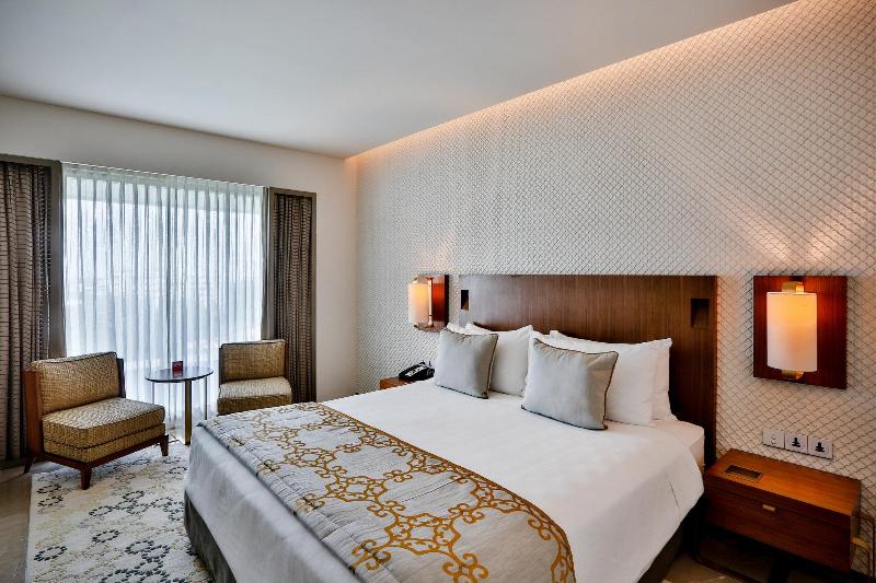 Crowne Plaza Chennai Adyar Park image
