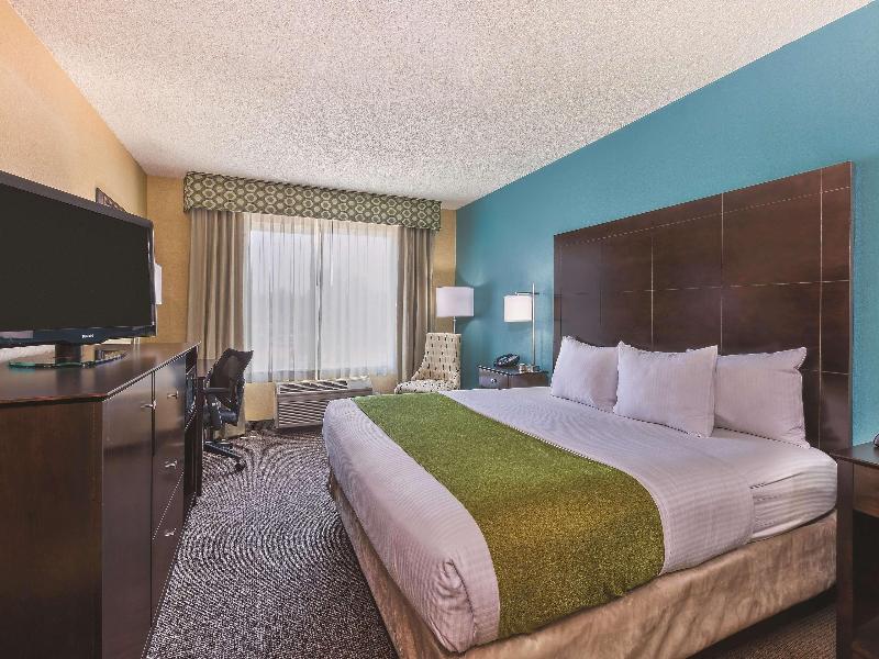 LaQuinta Inn and Suites image