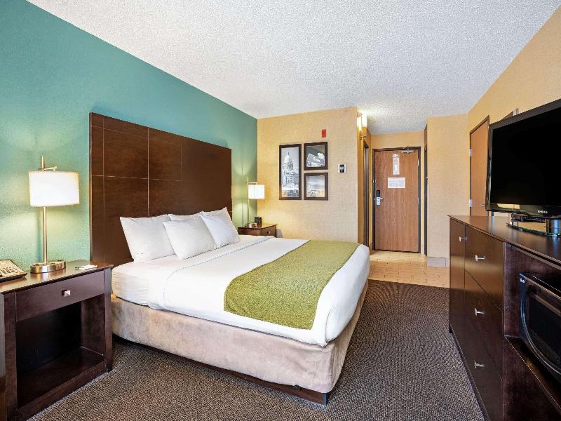 LaQuinta Inn and Suites image