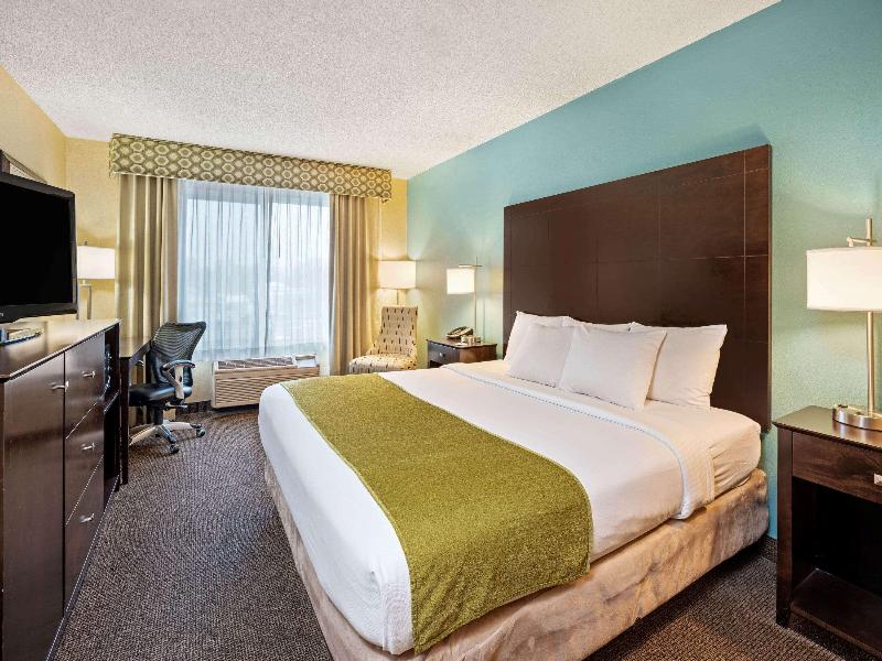 LaQuinta Inn and Suites image