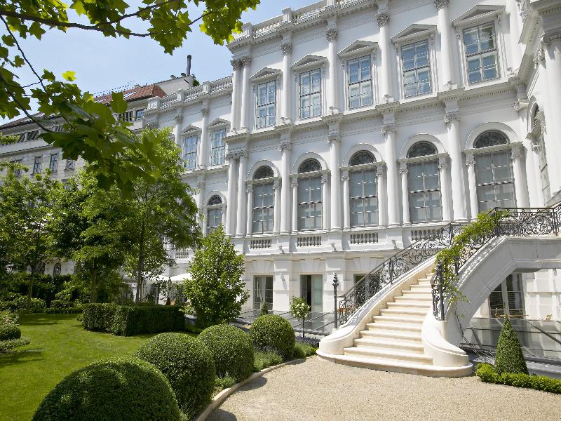 Palais Coburg image