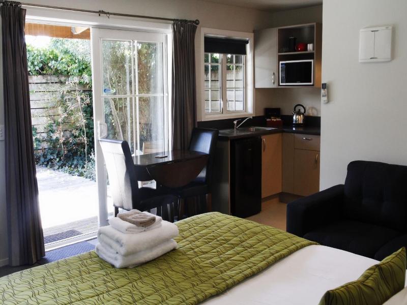 Cranford Court Motel image