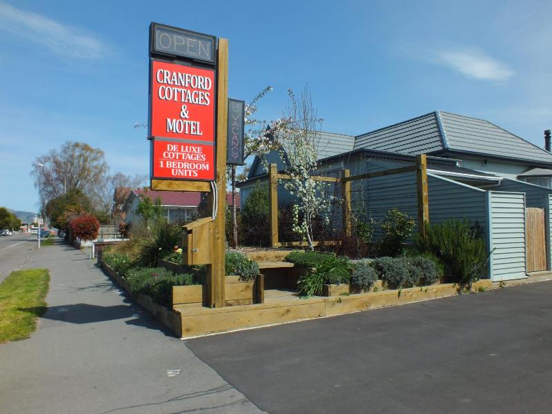 Cranford Court Motel image