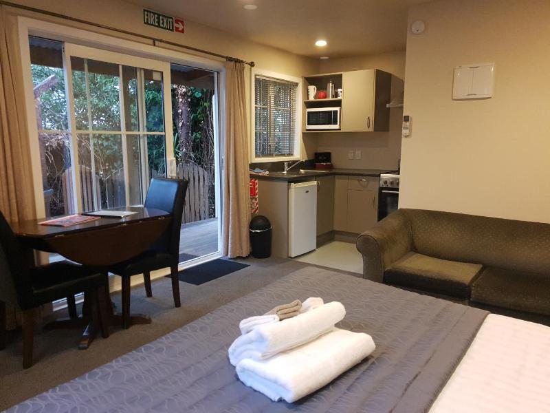 Cranford Court Motel image