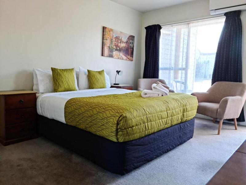 Cranford Court Motel image