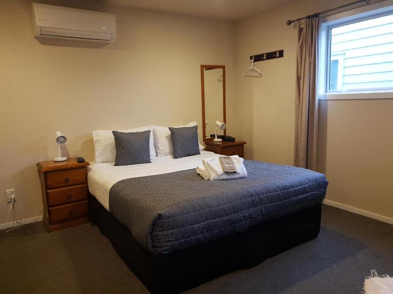 Cranford Court Motel image