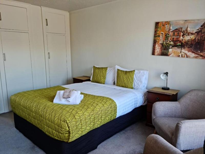 Cranford Court Motel image
