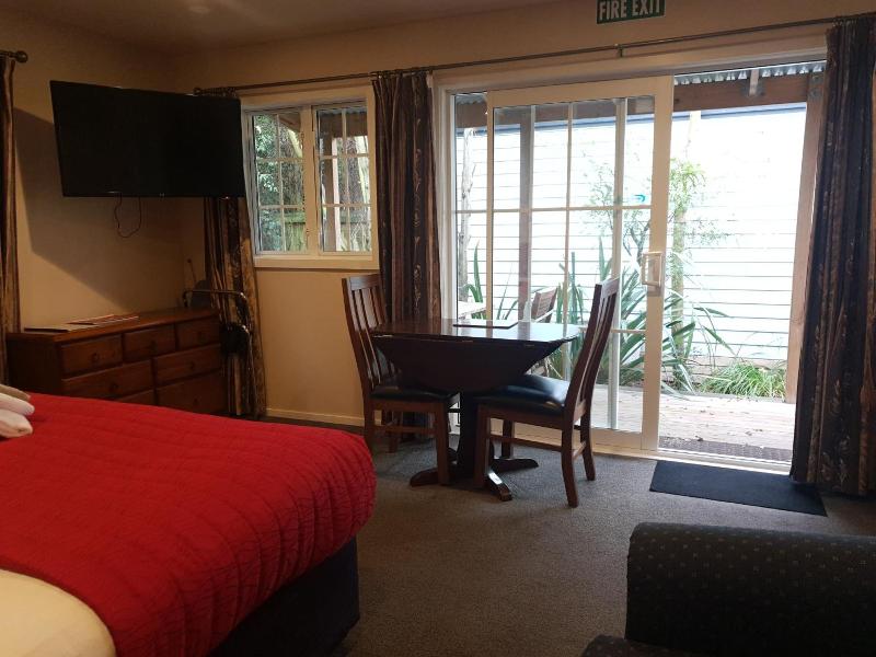 Cranford Court Motel image