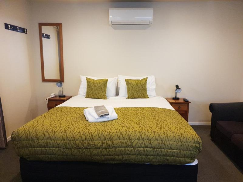 Cranford Court Motel image