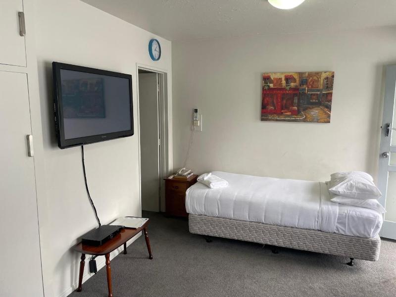 Cranford Court Motel image
