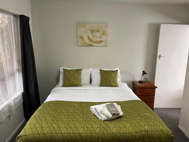 Cranford Court Motel image