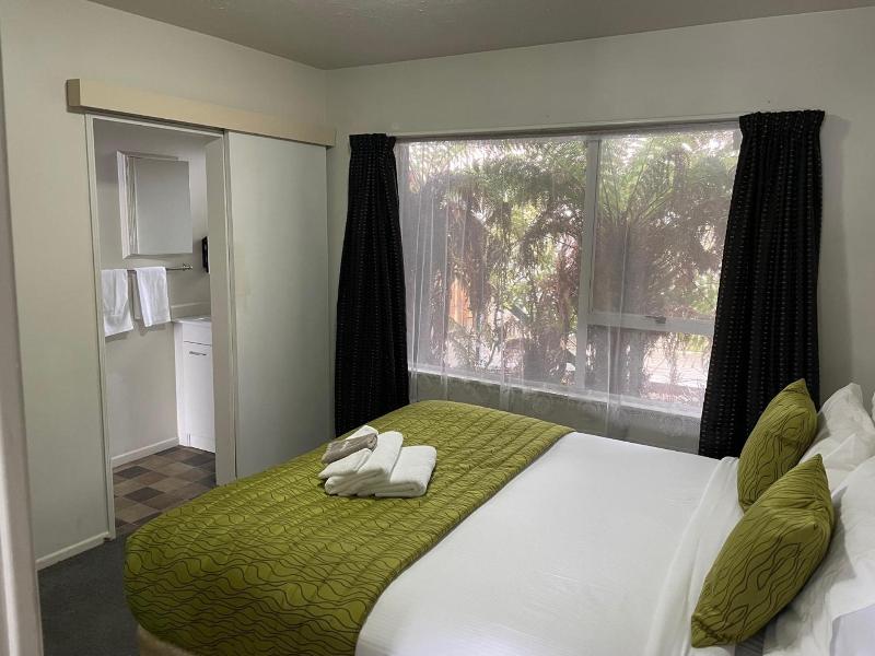 Cranford Court Motel image