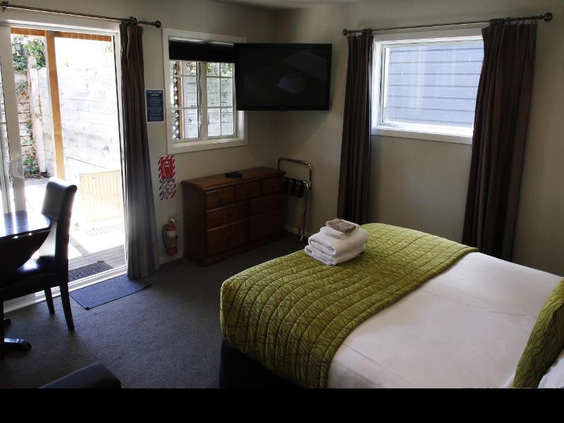 Cranford Court Motel image