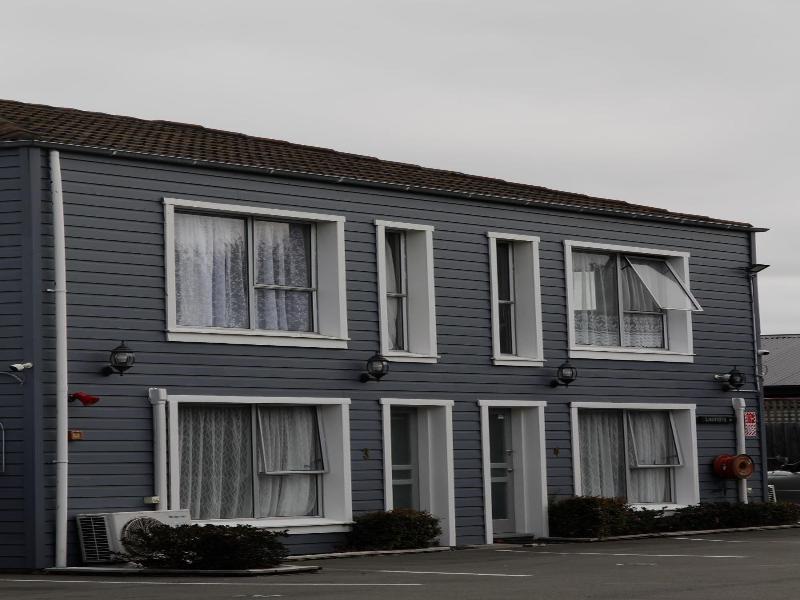 Cranford Court Motel image