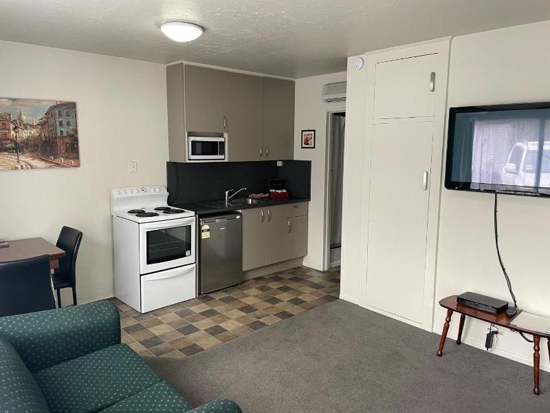 Cranford Court Motel image