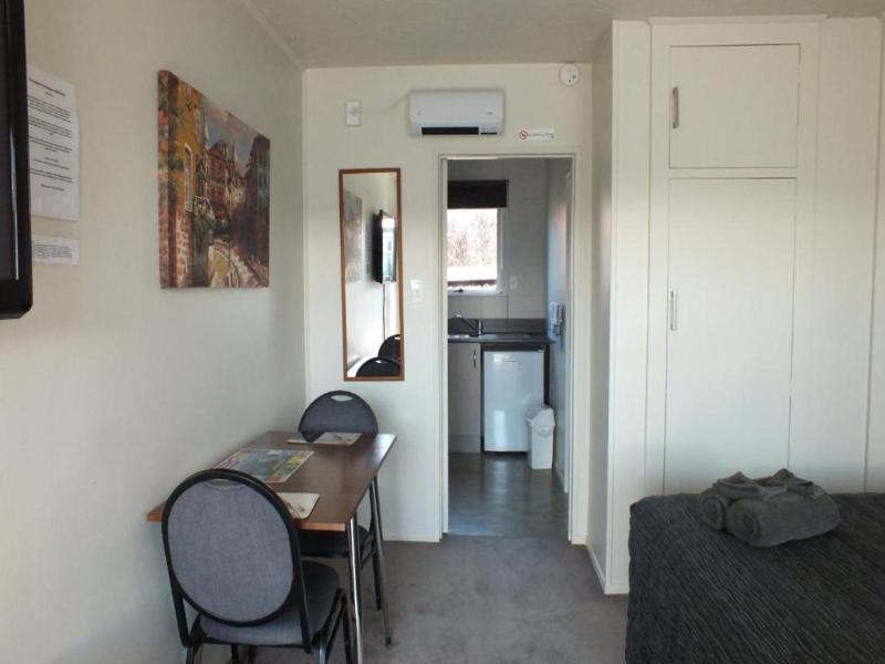 Cranford Court Motel image