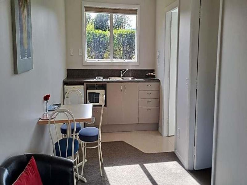 Glacier View Motel image