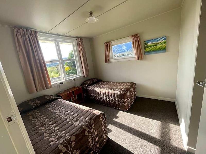 Glacier View Motel image