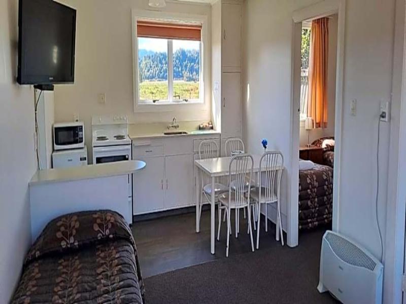 Glacier View Motel image