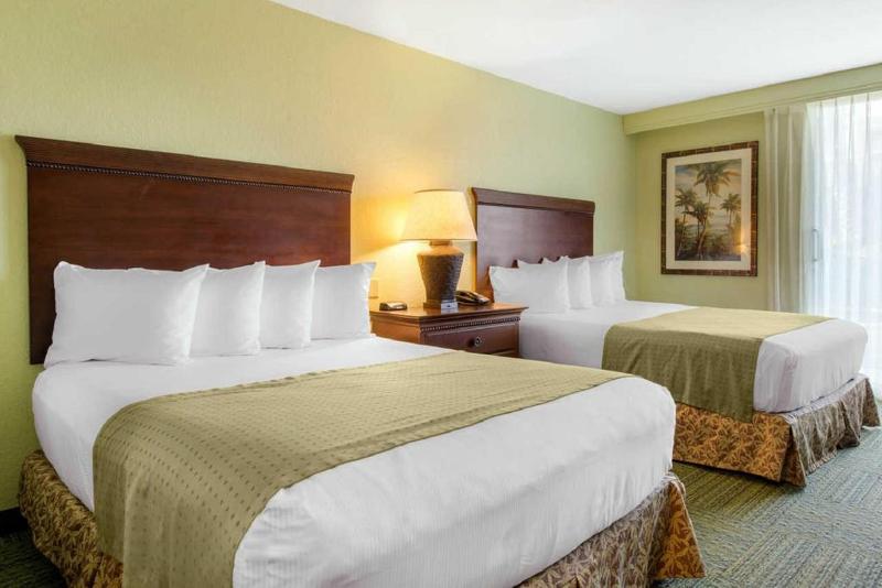 Treasure Island Hotel And Marina 4