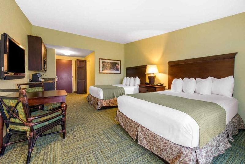 Treasure Island Hotel And Marina 5