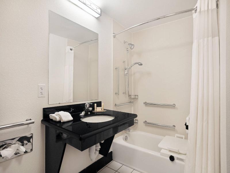 QUADRUPLE Accessible Two Double beds — photo 4