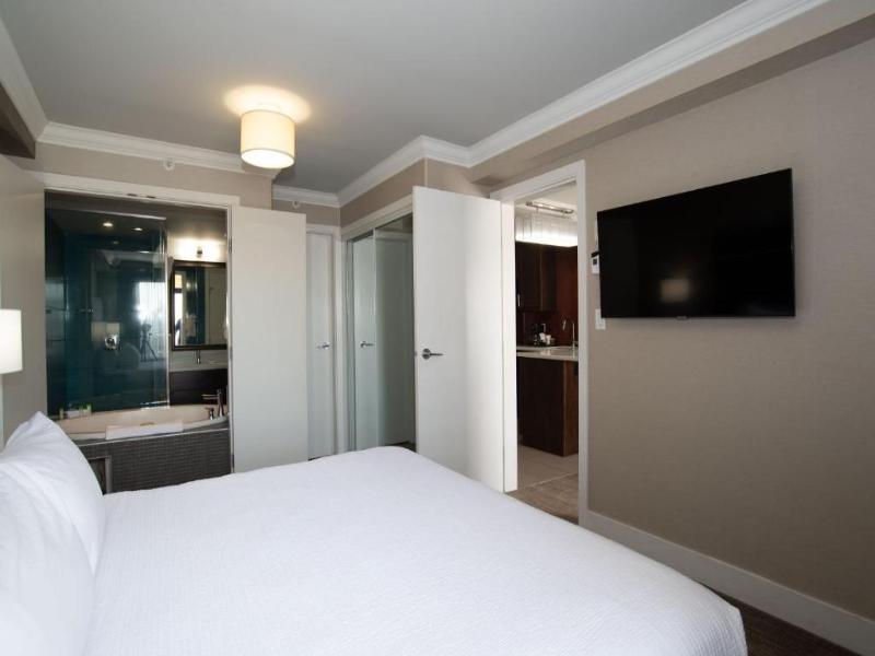 Sandman Hotel Calgary South image