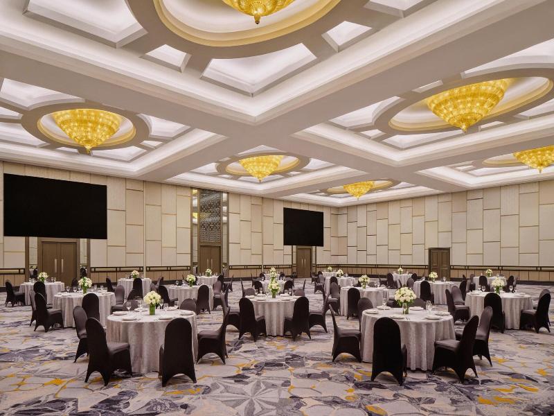 Sheraton Surabaya Hotel & Towers image
