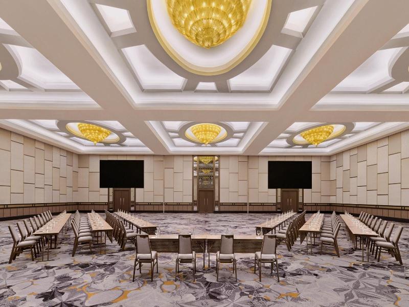 Sheraton Surabaya Hotel & Towers image