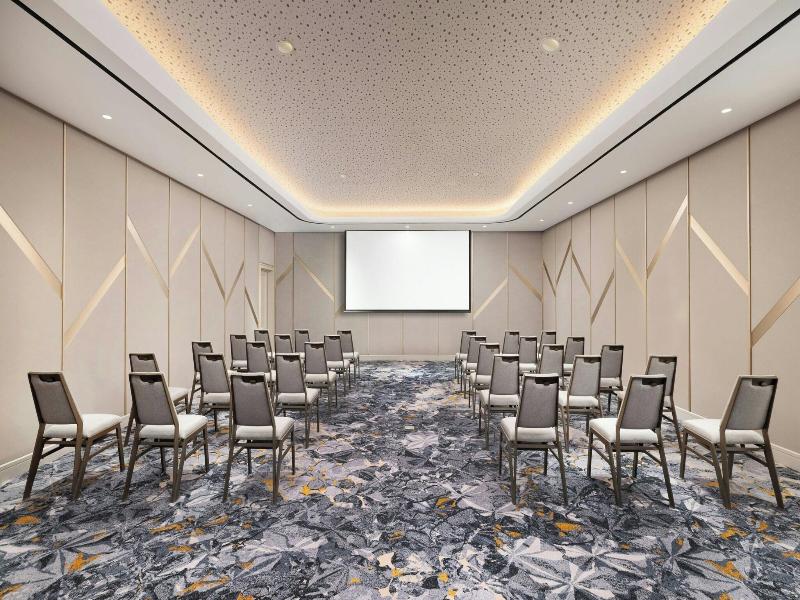 Sheraton Surabaya Hotel & Towers image