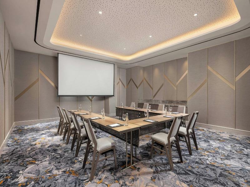 Sheraton Surabaya Hotel & Towers image