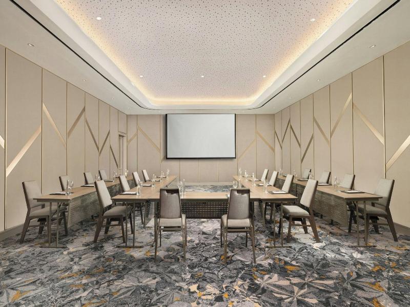 Sheraton Surabaya Hotel & Towers image