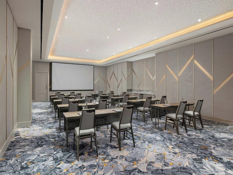 Sheraton Surabaya Hotel & Towers image