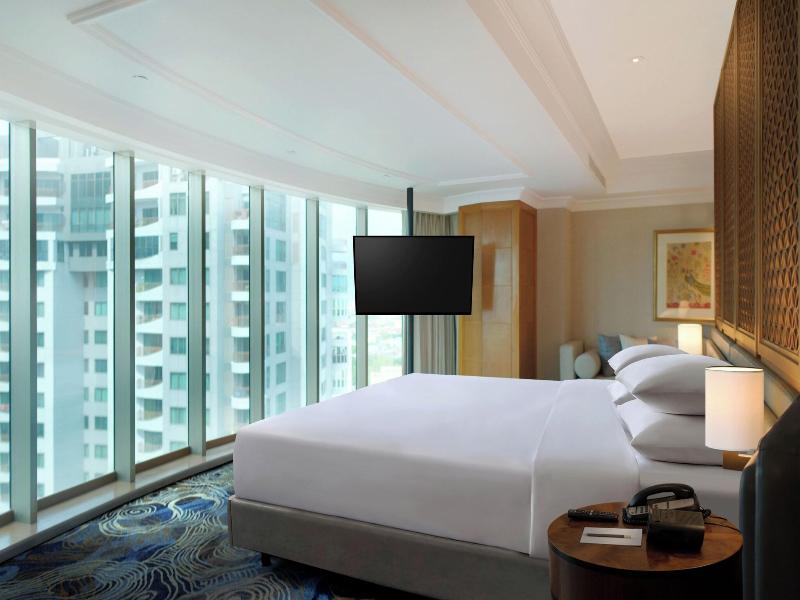 Sheraton Surabaya Hotel & Towers image