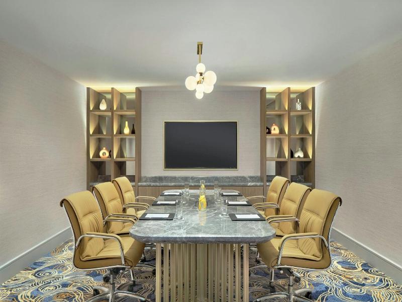 Sheraton Surabaya Hotel & Towers image