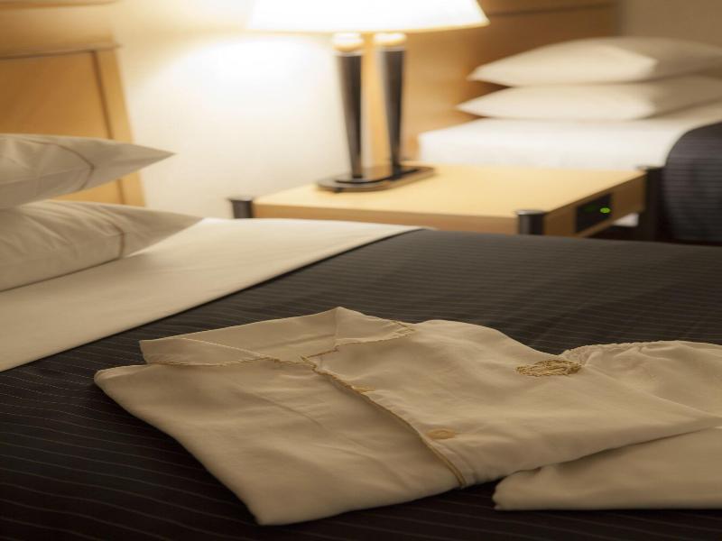 Kobe Bay Sheraton Hotel and Towers image