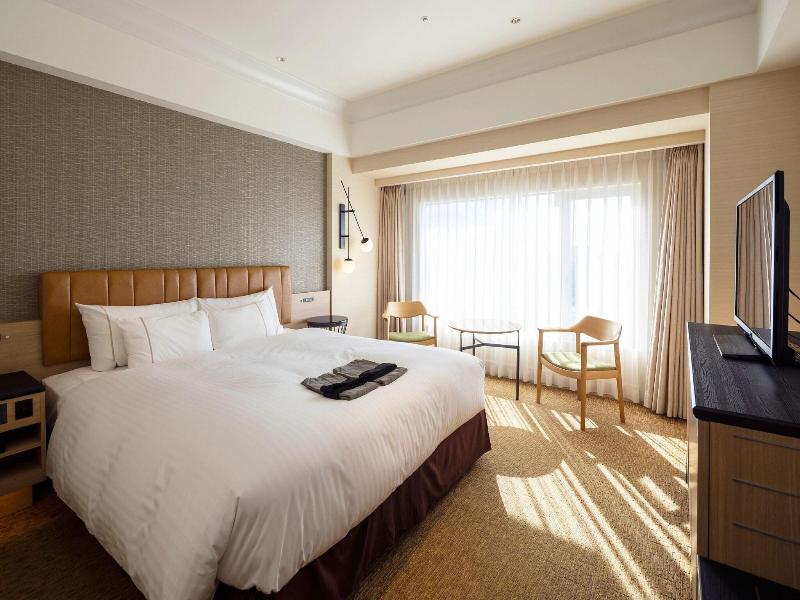 Kobe Bay Sheraton Hotel and Towers image