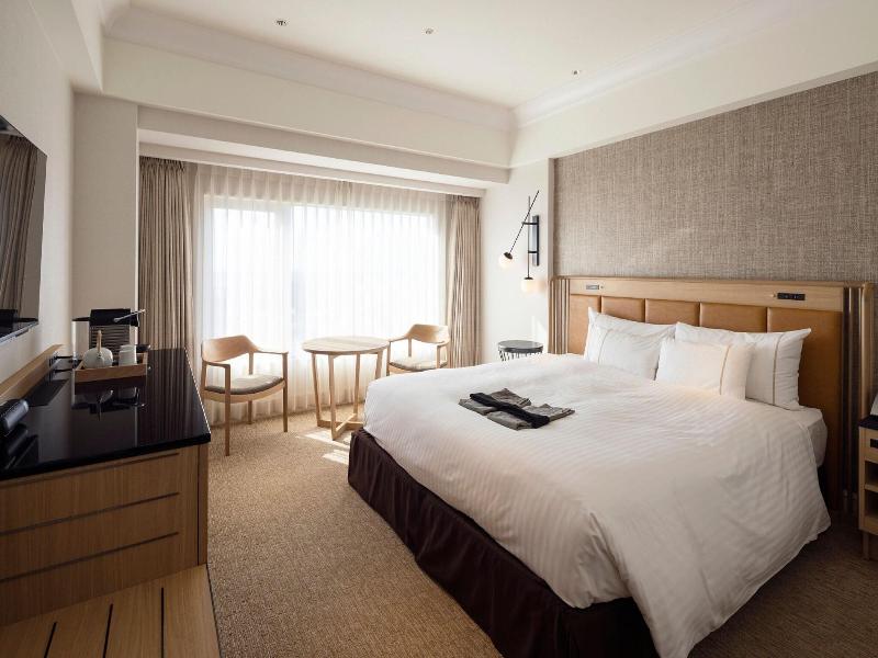 Kobe Bay Sheraton Hotel and Towers image