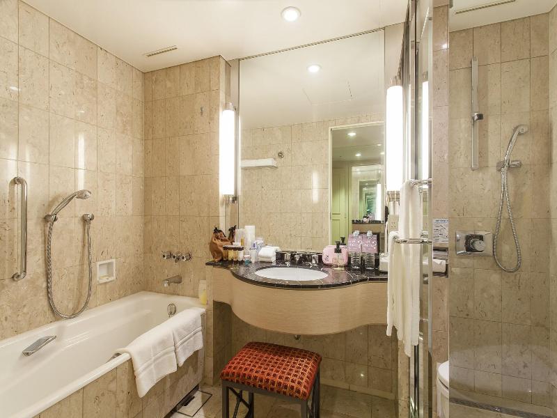 Kobe Bay Sheraton Hotel and Towers image