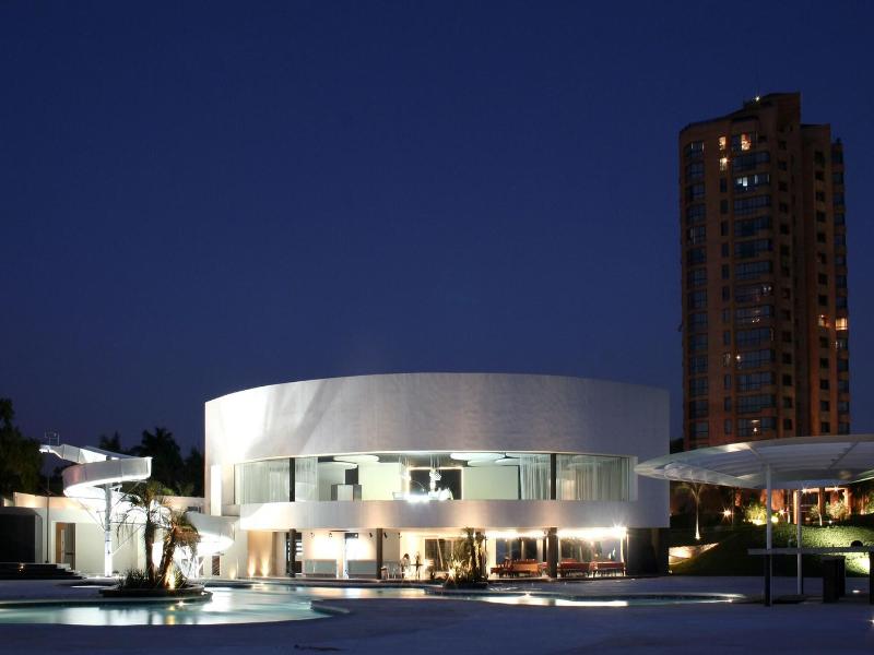 Resort Yacht Y Golf Club Paraguayo image