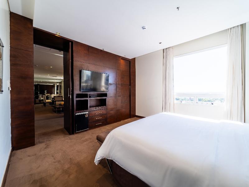 Crowne Plaza Asuncion image
